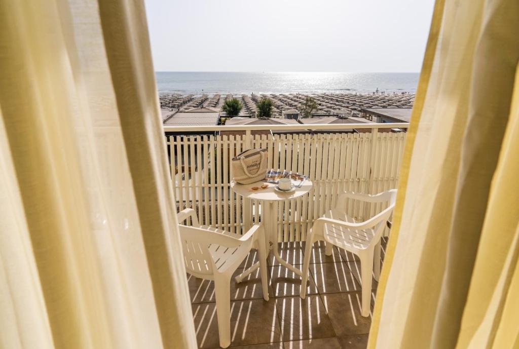 Hotel Byron Milano Marittima Exterior photo