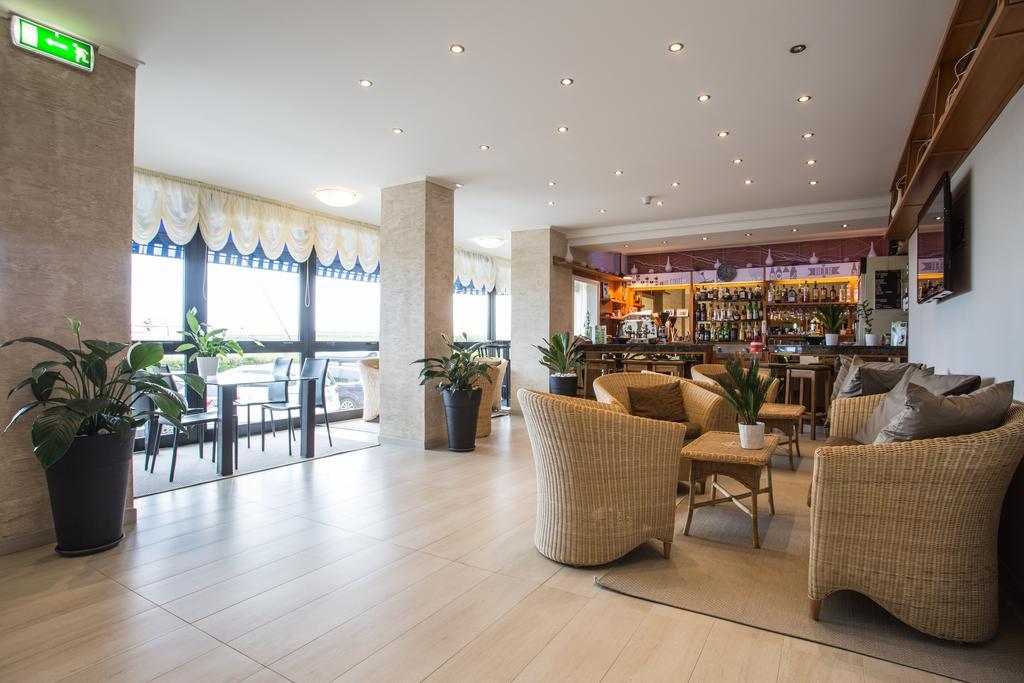 Hotel Byron Milano Marittima Exterior photo