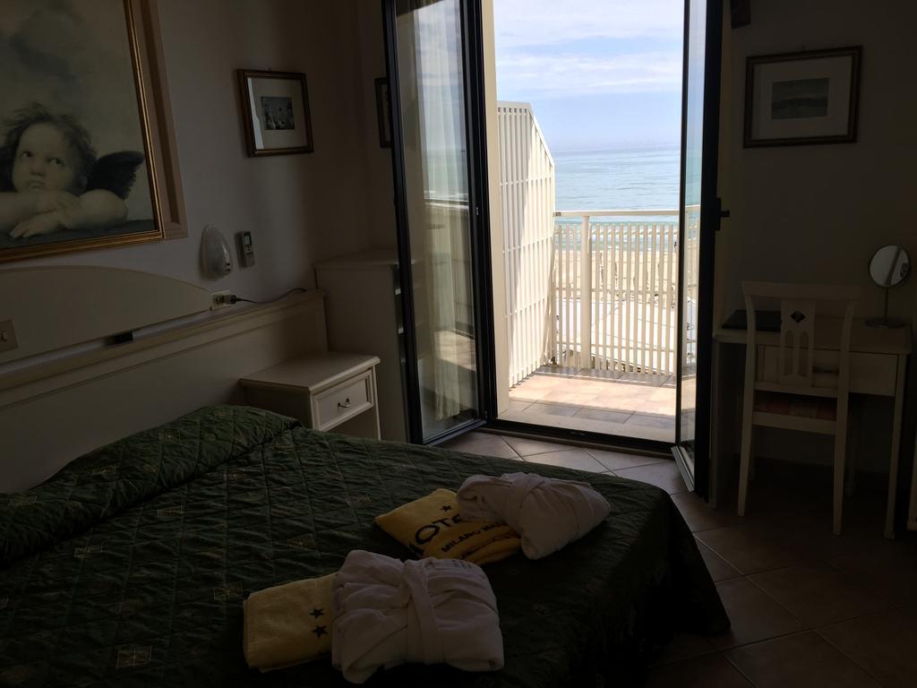 Hotel Byron Milano Marittima Exterior photo