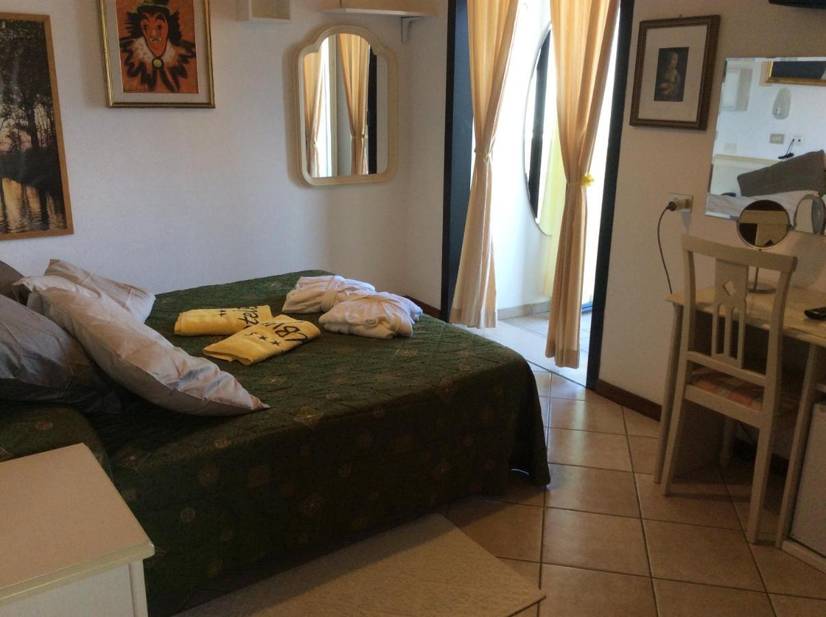 Hotel Byron Milano Marittima Exterior photo